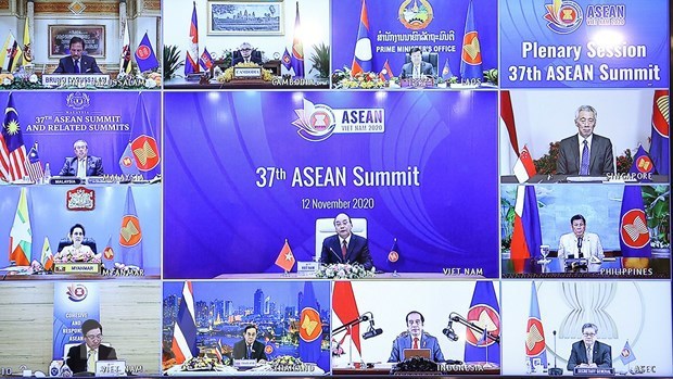 Prime Minister Nguyen Xuan Phuc chairs plenary session of 37th ASEAN Summit via video conference (Source: VNA)