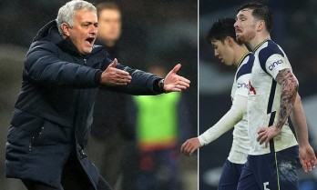 Mourinho nổi cơn tam bành với cầu thủ Tottenham