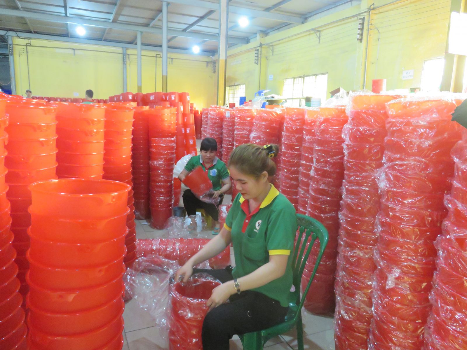 Production worker at Hiep Thanh Plastic Company 