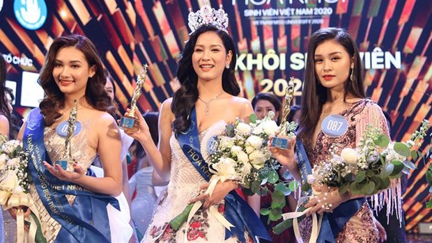 Le Thi Tuong Vy who wins 2020 Vietnam Miss University, and two runners-up (Photo: thanhnien.vn)