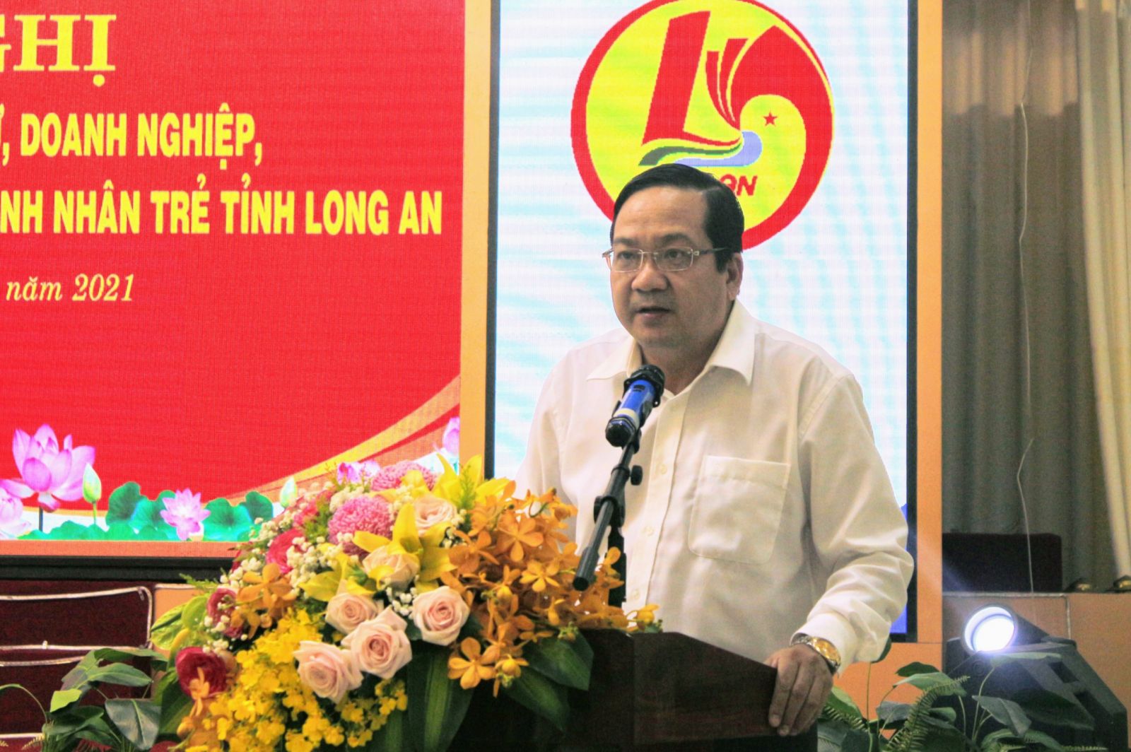 Vice Chairman of the Provincial People's Committee - Nguyen Minh Lam speaks at the conference