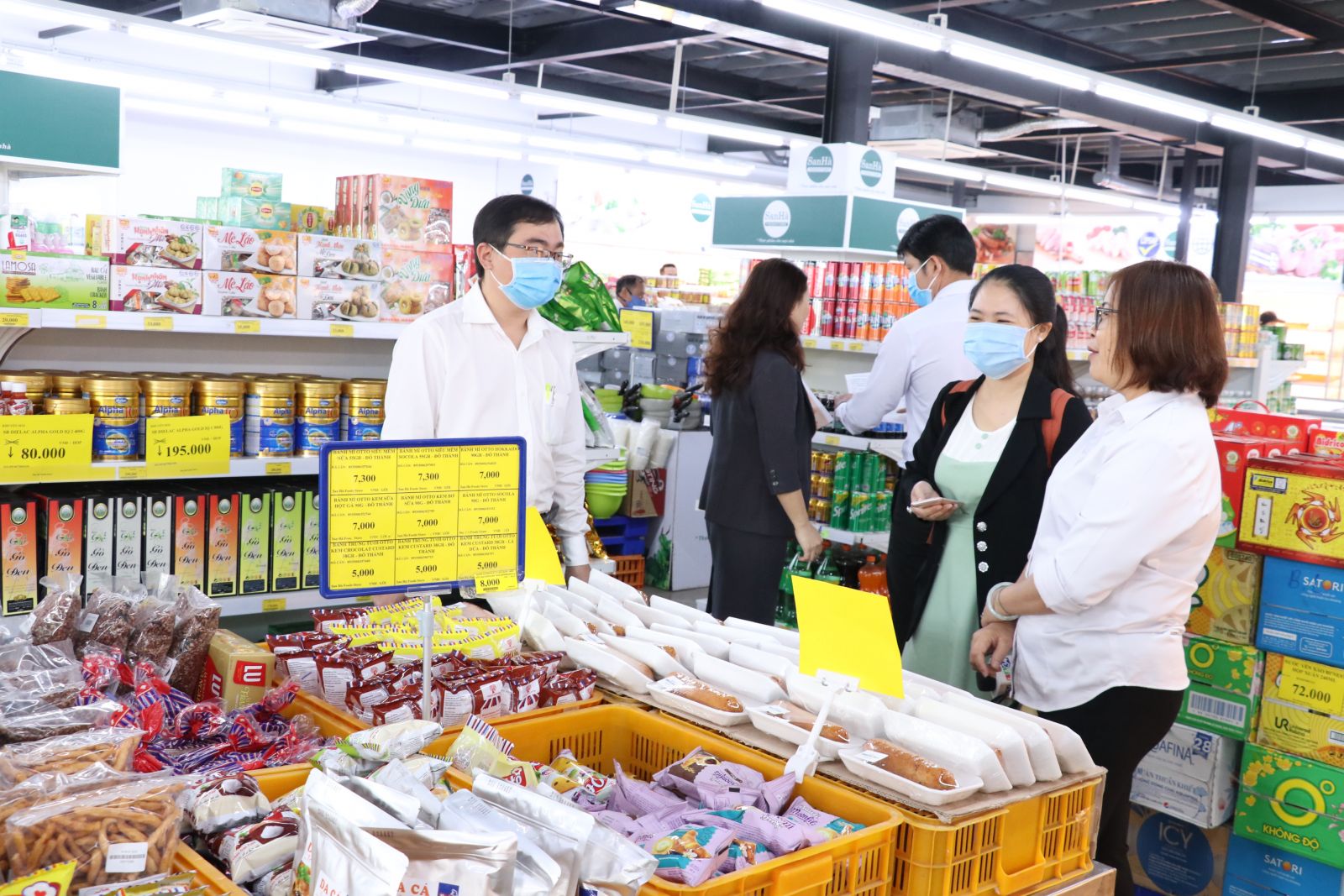 Department of Industry and Trade inspects the stock of goods for Tet