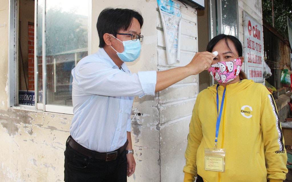 The people of Long An continue to follow the recommendations of the Ministry of Health on implementing 5K in disease prevention and control, especially wearing masks in public places