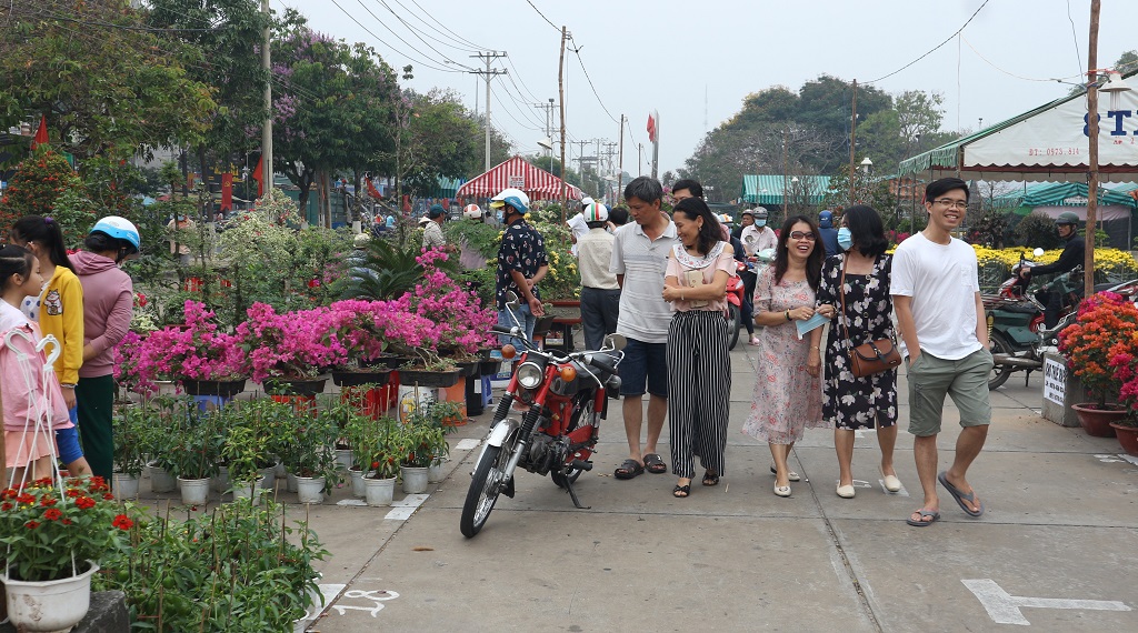 The new year flower market is colorful with all kinds of ornamental flowers