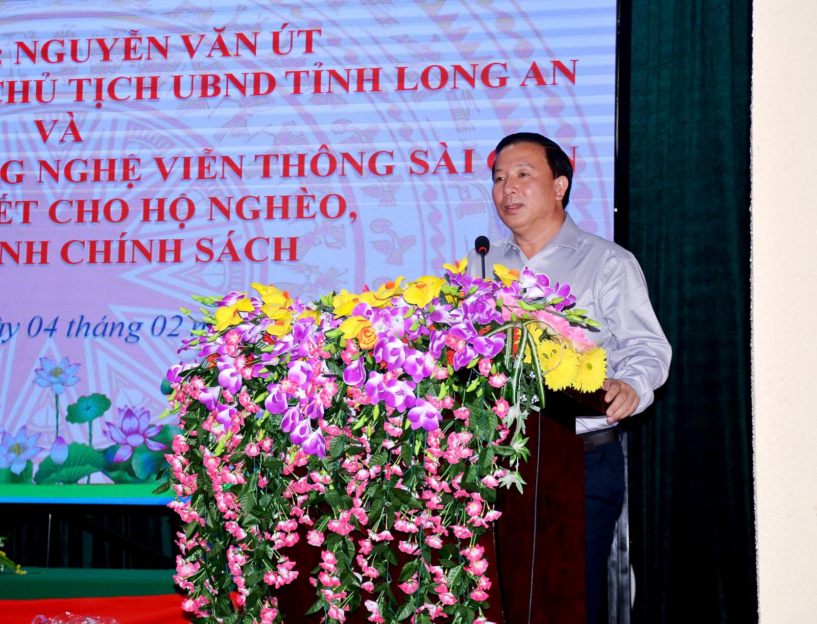 Chairman of the Provincial People's Committee - Nguyen Van Ut speaks at the new year gift-giving ceremony