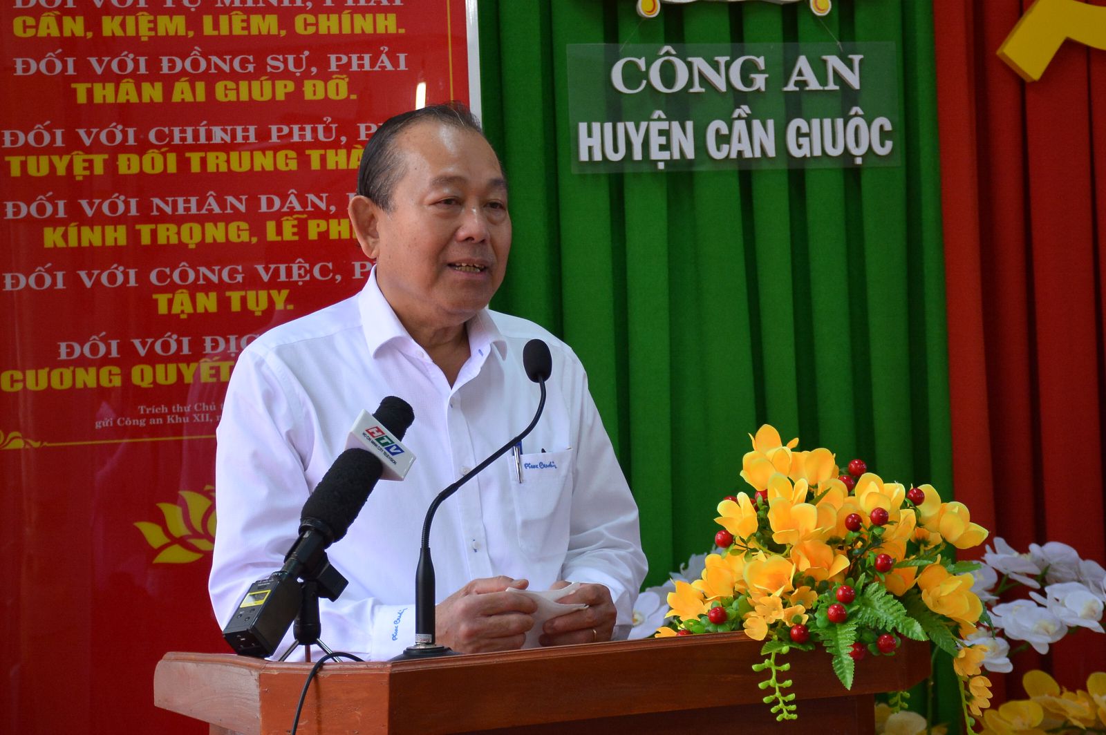 The Deputy Prime Minister - Truong Hoa Binh delivered new year greetings at Can Giuoc district 