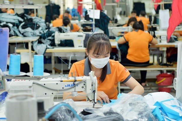 Workers produce apparel for export (Photo: VNA)