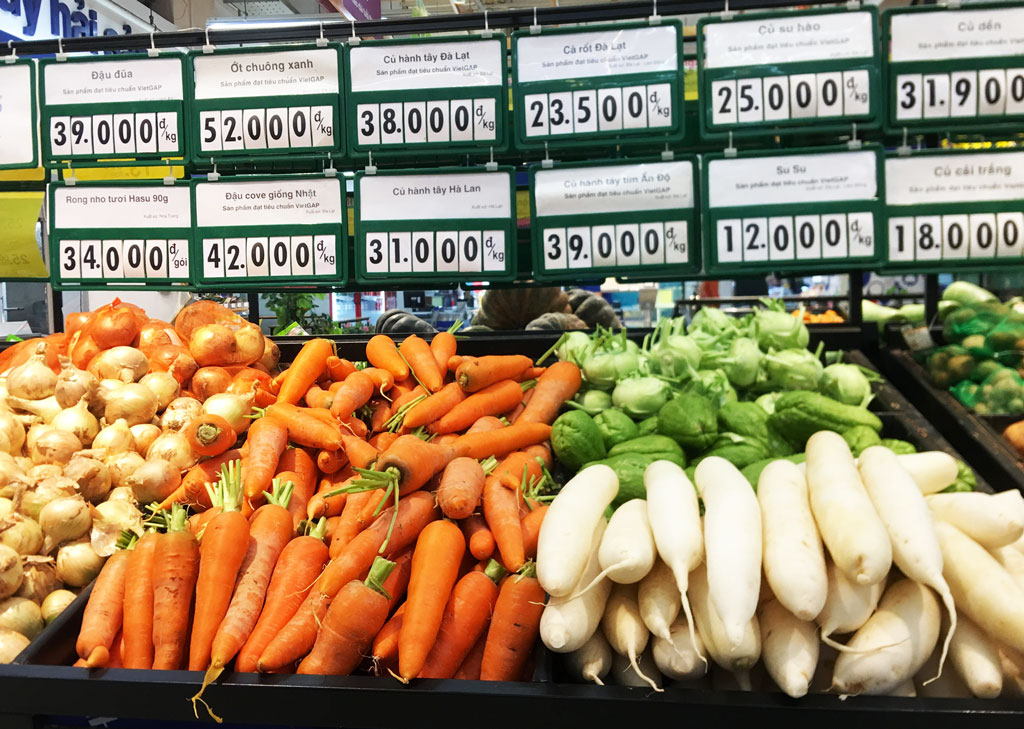 Prices of some vegetable commodities at supermarkets just a bit higher than traditional markets 