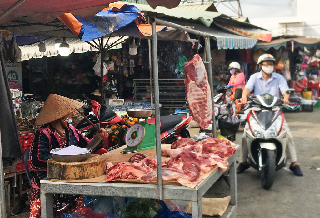 At markets, prices of pork and beef or several types of vegetables are almost constant