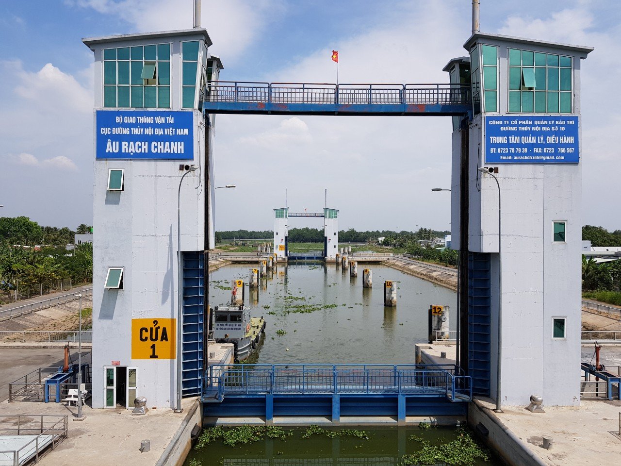 The Provincial People's Committee requests the Rach Chanh Sluice Management Board to coordinate in operating the work to ensure fresh water sources for Long An and Tien Giang provinces