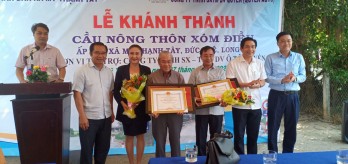 Đức Huệ: Khánh thành cầu nông thôn và trao nhà tình nghĩa