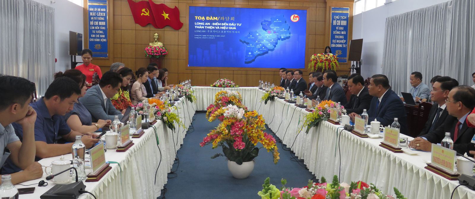 Discussion between the Long An People's Committee and the Korean delegation