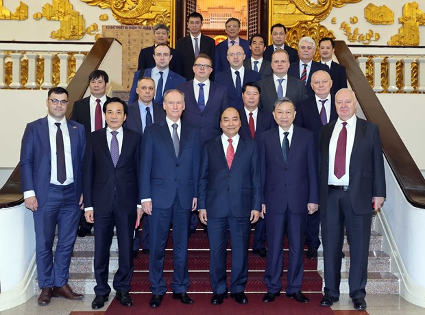 Prime Minister Nguyen Xuan Phuc (third from right)and Secretary of the Security Council of Russian Federation Nikolai Patrushev (third from left) pose for a photo (Photo: VNA)