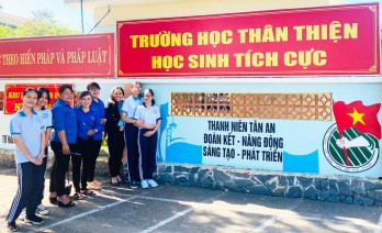 Thanh niên Tân An vẽ tranh, tuyên truyền nhiều thông điệp ý nghĩa