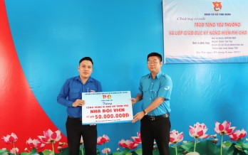 Ấm áp chương trình Trao tặng yêu thương và lớp giáo dục kỹ năng miễn phí cho học sinh