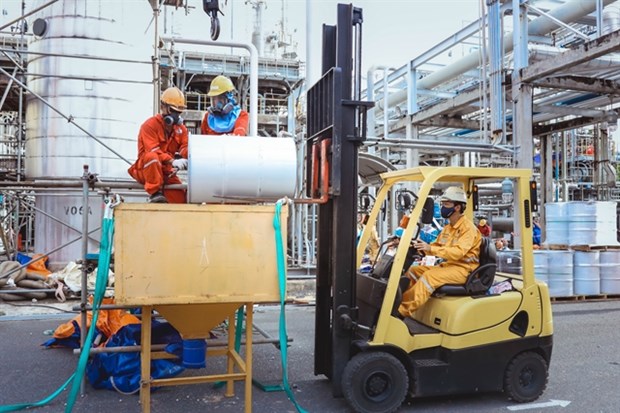 PetroVietnam Gas workers at its plant. (Photo pvgas.com.vn)