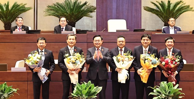 NA Chairman Vuong Dinh Hue (third, left) and newly-elected Chairmen of the three NA Committees, NA Secretary General and State Auditor General. (Photo: VNA)