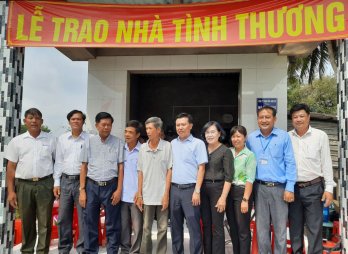 Phó Bí thư Thường trực Tỉnh ủy Long An – Nguyễn Thanh Hải trao nhà tình thương tại huyện Châu Thành