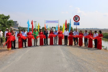 Nguyên Chủ tịch nước - Trương Tấn Sang dự Lễ khánh thành cầu giao thông tại huyện Tân Hưng và Vĩnh Hưng