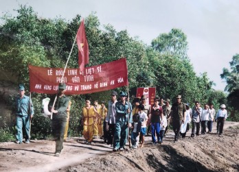 Về Đình An Hòa Trung thăm Anh hùng Lực lượng vũ trang nhân dân