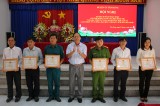 Tân Hưng khen thưởng 15 tập thể, 30 cá nhân thực hiện tốt Chỉ thị 05 của Bộ Chính trị