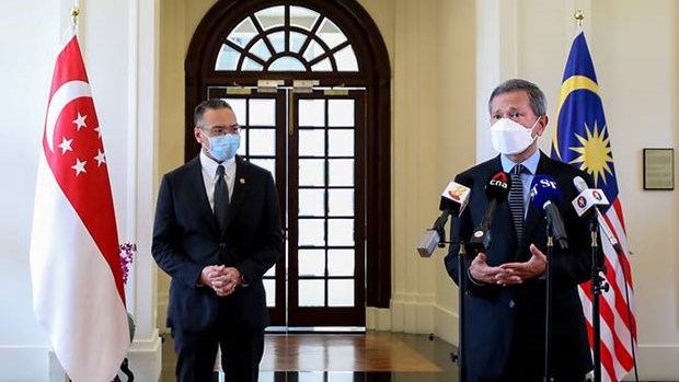 Singaporean Minister for Foreign Affairs Vivian Balakrishnan and his Malaysian counterpart Hishammuddin Hussein speaking at Singapore's Ministry of Foreign Affairs after their meeting on May 2. (Photo: MFA, Singapore)