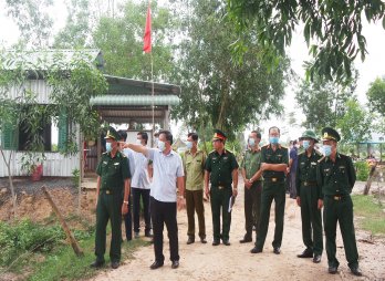 Chủ tịch UBND tỉnh Long An-Nguyễn Văn Út kiểm tra công tác phòng, chống Covid-19 trên tuyến biên giới