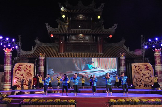 A performance at a folk song and "Ho Dong Thap" festival (Photo: http://baovanhoa.vn)