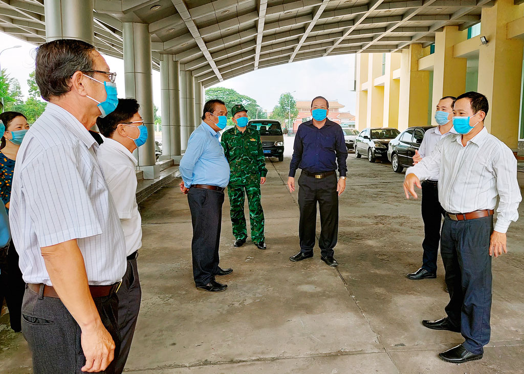 The delegation comes to inspect the prevention and control of the Covid-19 epidemic at Border Guard Station of Binh Hiep International Border Gate