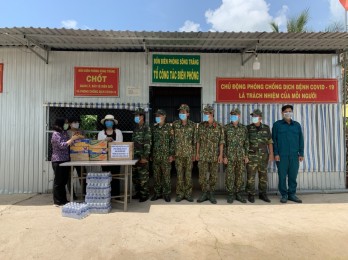 Hội LHPN Việt Nam tỉnh Long An thăm hỏi, tặng quà lực lượng phòng, chống dịch Covid-19 trên tuyến biên giới