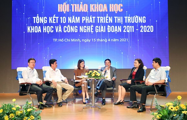 Participants in the conference reviewing the 10-year development of the science-technology market (Photo: VNA)