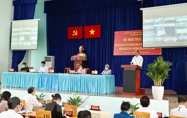 State President Nguyen Xuan Phuc meets with voters in Hoc Mon district (Photo: VNA)