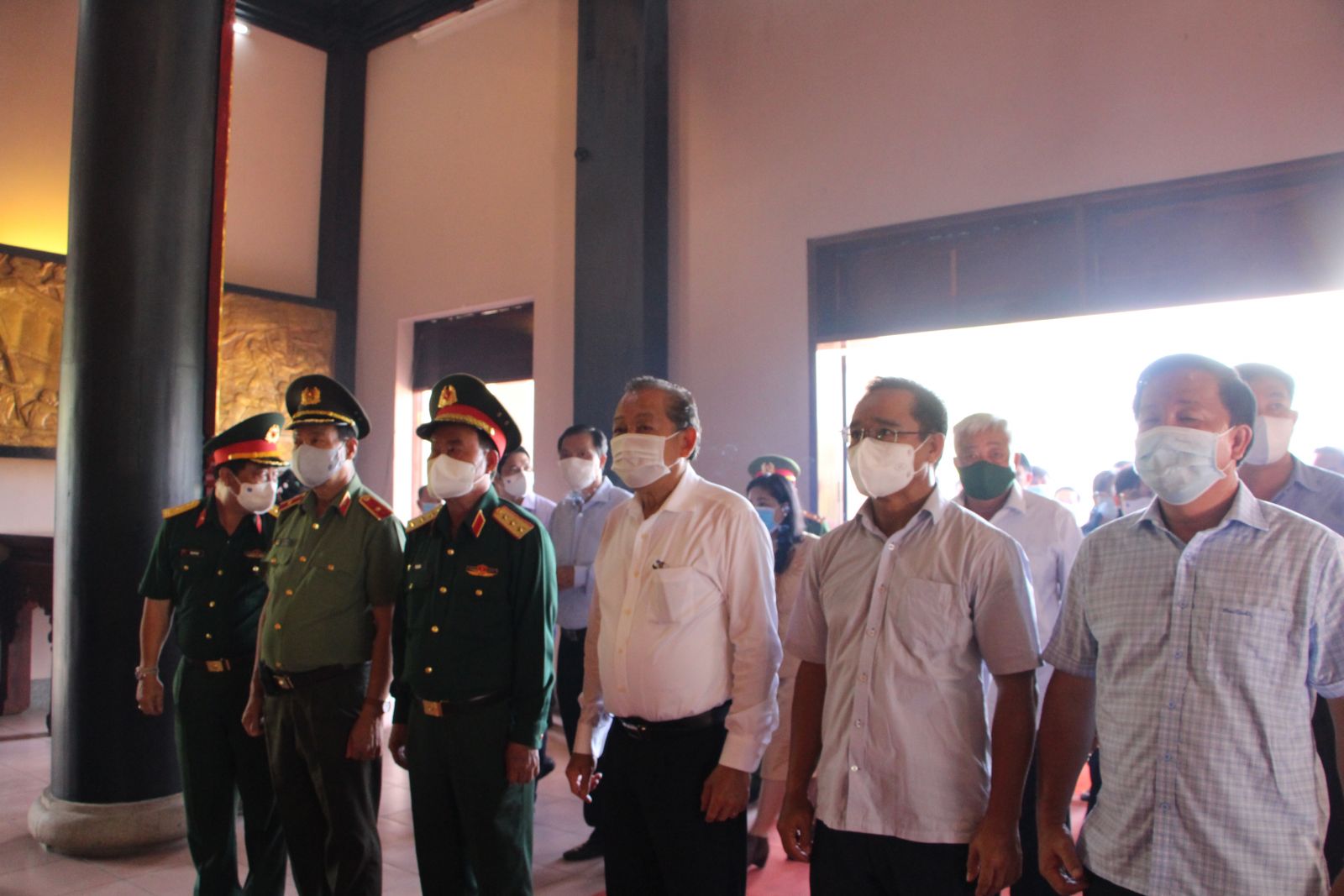 The delegation come to offer incense at the Nguyen Trung Truc National Hero Temple