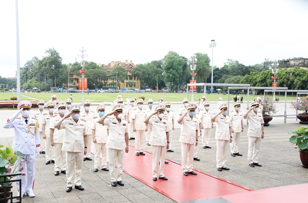 In the photo: A delegation of the Public Security Central Party Committee and the Public Security Ministry commemorates President Ho Chi Minh (Photo: VNA)