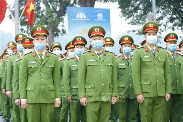 A ceremony deploying personnel to ensure transport safety and social order for the National Reunification Day (March 30) - May Day (May 1) holidays and the upcoming elections (Photo: VNA).