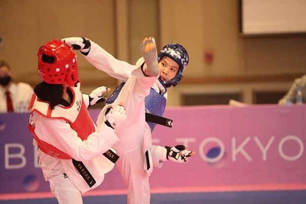 Truong Thi Kim Tuyen of Vietnam (right) tries to kick Fariza Aldangorova of Kazakhstan during their semi-finals of the women's U49kg category at the Asian Qualification Tournament for Tokyo Games in Amman, Jordan, on May 21. (Photo courtesy of World Teakwondo)