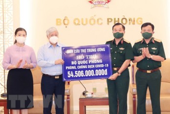 Trao hơn 54,5 tỷ đồng cho Bộ Quốc phòng phục vụ phòng, chống dịch