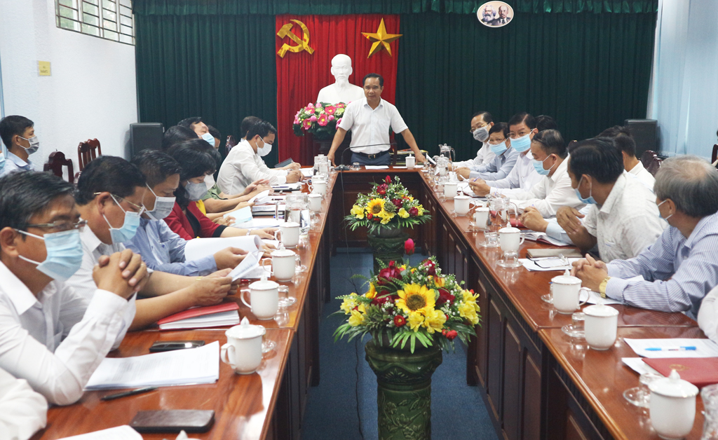 Secretary of the Provincial Party Committee, Chairman of the Provincial People's Council - Nguyen Van Duoc chairs the meeting with relevant departments and branches