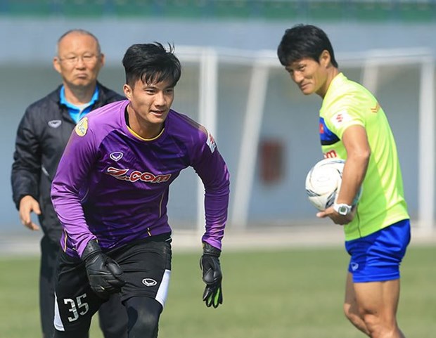 Goalkeeper Nguyen Van Hoang joins the national team's World Cup campaign in the last minutes. (Photo nguoiduatin.vn)