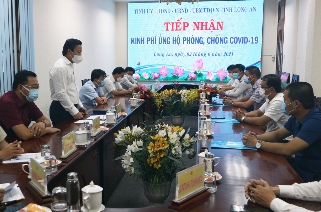 Vice Chairman of the Provincial People's Committee - Pham Tan Hoa expresses his gratitude to the supporting units 