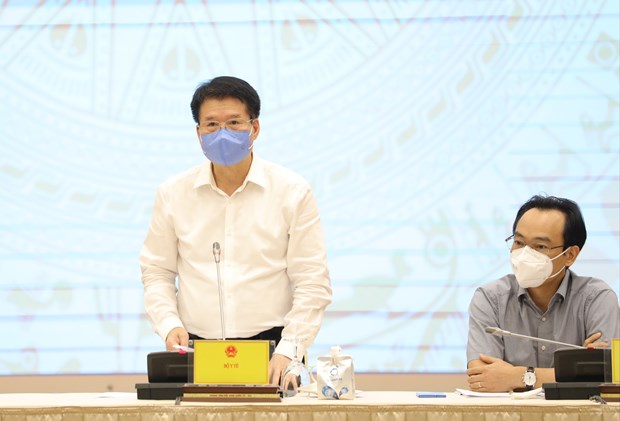 Deputy Minister of Health Truong Quoc Cuong (standing) speaks at the Government's press conference on June 3 (Photo: VNA)