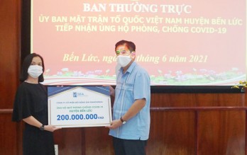 Bến Lức: Tiếp nhận 200 triệu đồng cho Quỹ phòng, chống dịch bệnh Covid-19