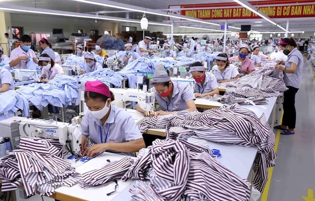 Workers at a garment-textile factory in Vietnam (Photo: VNA)