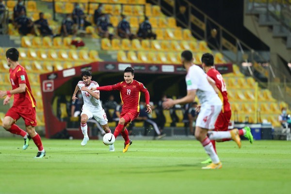 Vietnamese midfielder Nguyen Quang Hai (red jersey No.19) in action (Photo: VNA)