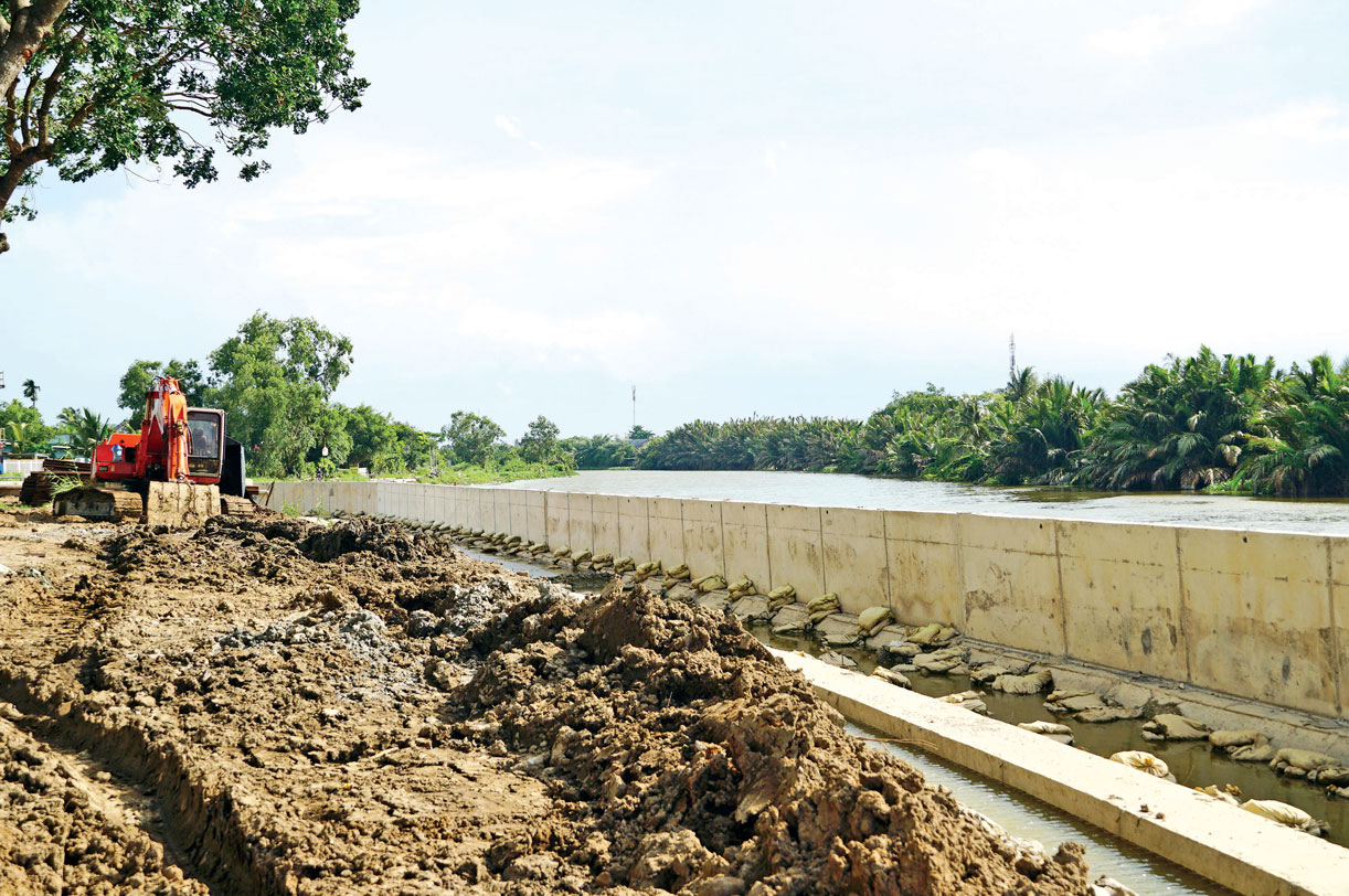 Kè sông Bảo Định đoạn từ cống Bảo Định đến  cống kênh Vành Đai (500m) đang triển khai thực hiện