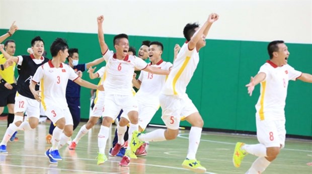 Vietnamese players celebrate their win over Lebanon in the World Cup play-offs (Photo: vov.vn)