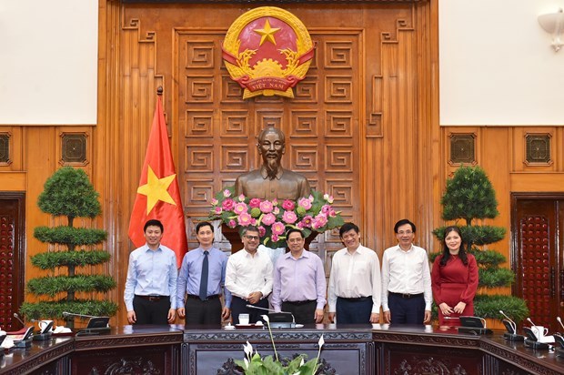 Prime Minister Pham Minh Chinh (centre), Nitin Kapoor (third, left), and other participants in the meeting on June 29 (Photo: chinhphu.vn)