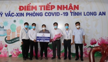 Công ty Điện lực Long An: Trao tiền ủng hộ Quỹ vắc-xin phòng Covid-19