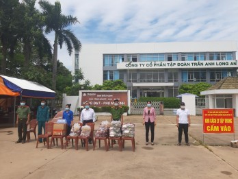 Thăm, tặng quà các khu cách ly