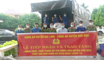 Đức Hòa tiếp nhận 22 tấn lương thực, thực phẩm từ Công an huyện Gio Linh, tỉnh Quảng Trị